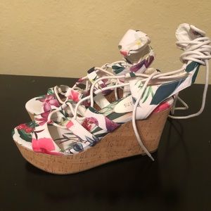 Guess wrap up sandals